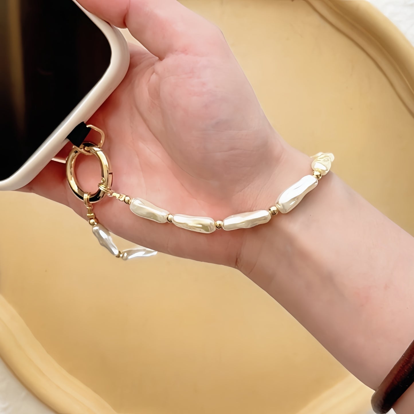 Baroque Pearl Beaded Phone Wrist Strap Irregular Pearl Beaded Lanyard Phone Chain Wristlet Strap Bracelet (Biwa Shaped)