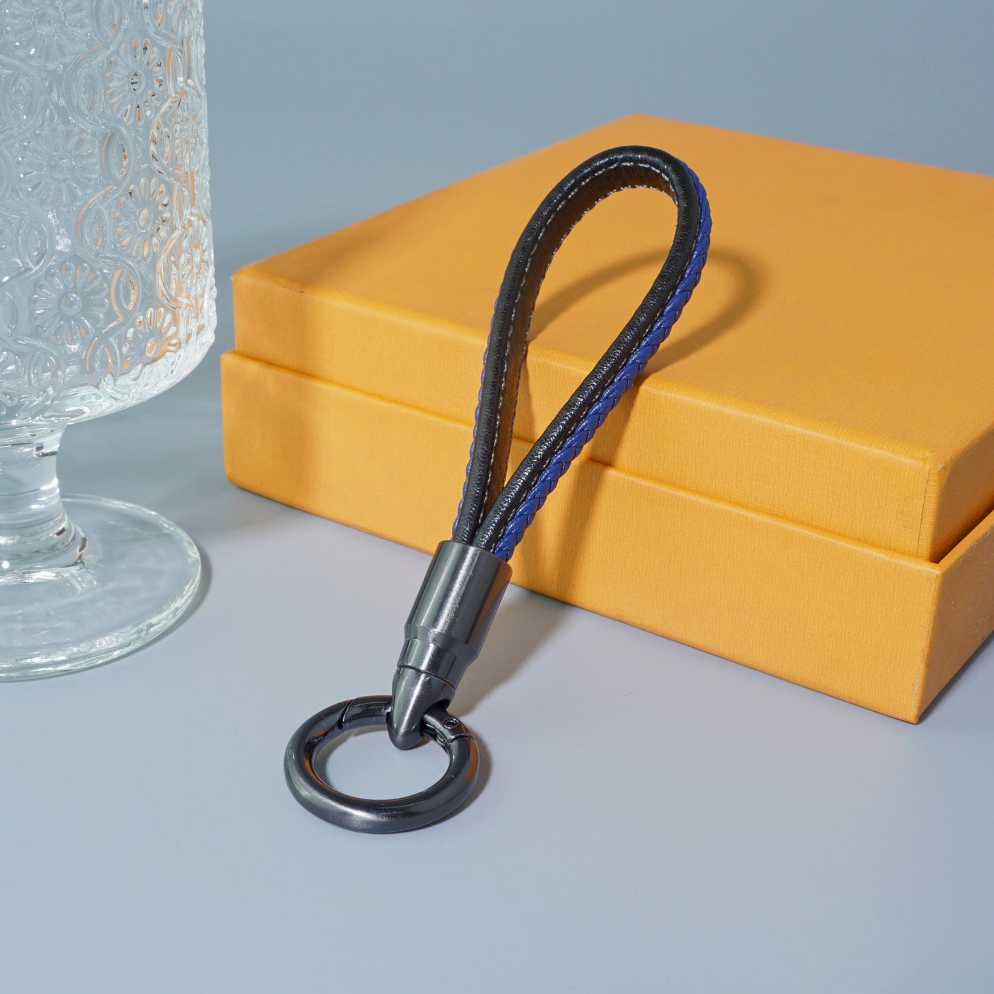 Leather Keychain Car Key Chain Key Fob Holder Mens Leather Keyring Zinc Alloy Women Car Keychain Rotatable - Black/Blue